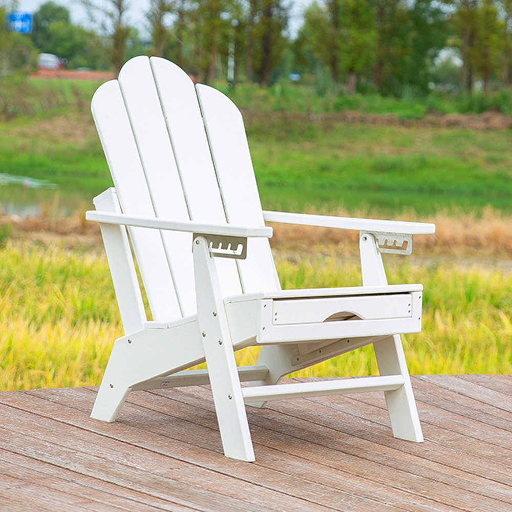 How does the HDPE Adirondack Chair use its material properties to keep colors vibrant and prevent fading when dealing with long-term exposure to UV rays?