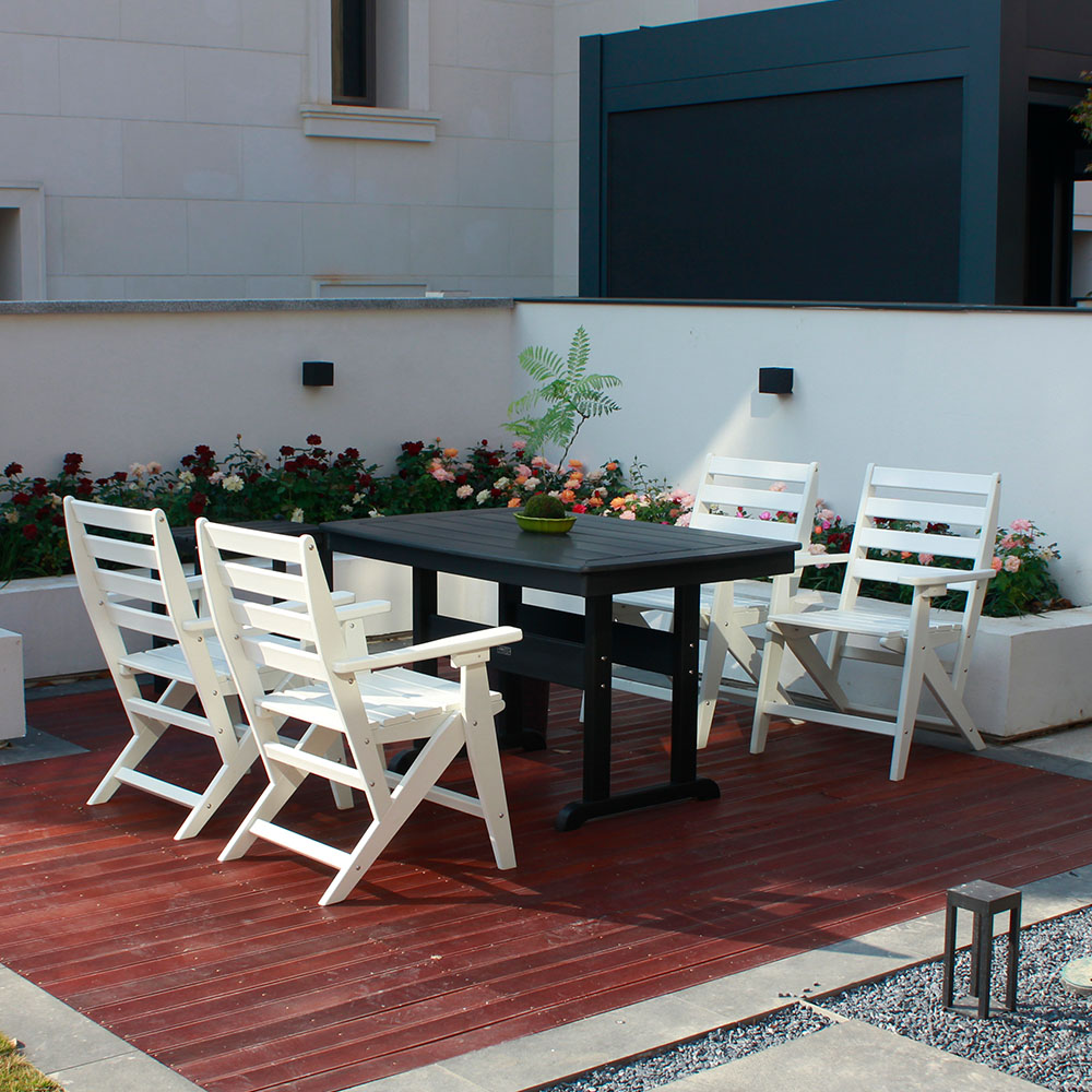 DTM001 Formaldehyde-free Smooth Uncracked HDPE Dining Table And Four Chairs
